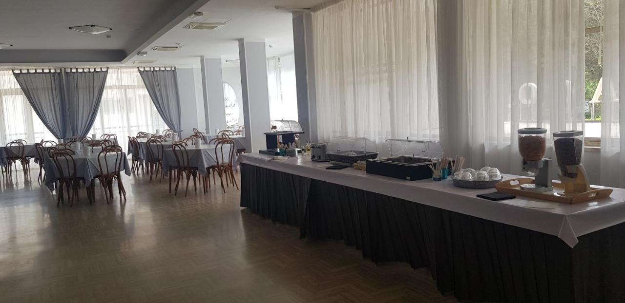 Hotel Monaco - Parcheggio Incluso Min 2 Gg Milano Marittima Buitenkant foto