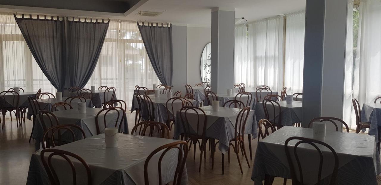 Hotel Monaco - Parcheggio Incluso Min 2 Gg Milano Marittima Buitenkant foto