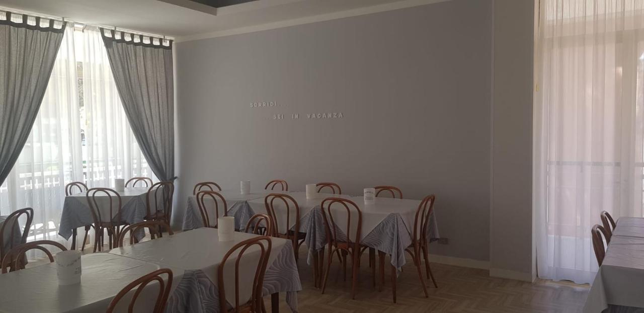 Hotel Monaco - Parcheggio Incluso Min 2 Gg Milano Marittima Buitenkant foto