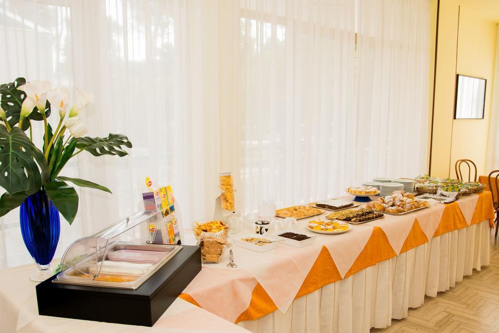 Hotel Monaco - Parcheggio Incluso Min 2 Gg Milano Marittima Buitenkant foto